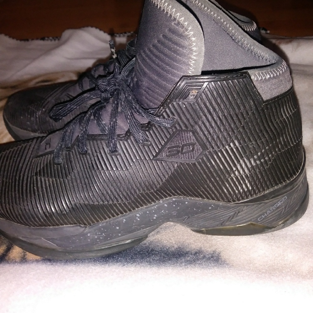 Mens 8.5 Steph Curry Under Armour Shoes